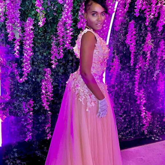 Dress - Picture 4 of 4